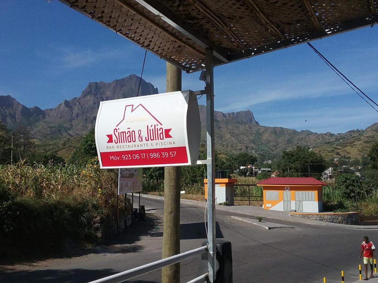 Pensao Simao & Julia Bed & Breakfast Orgaos Bagian luar foto